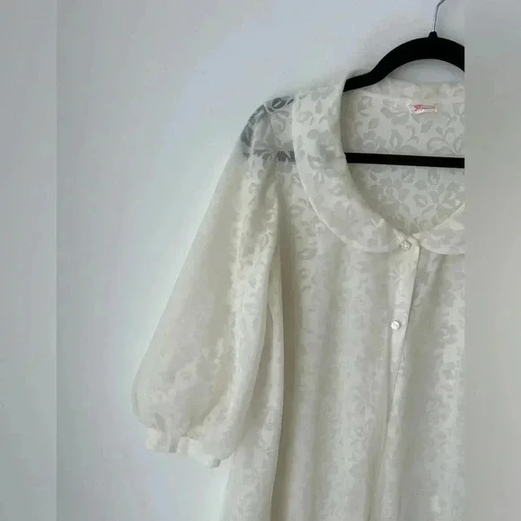 Vintage Cream Lace Robe - Picture 2 of 12